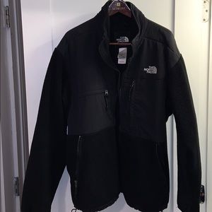 The North Face Men’s Black Denali Medium